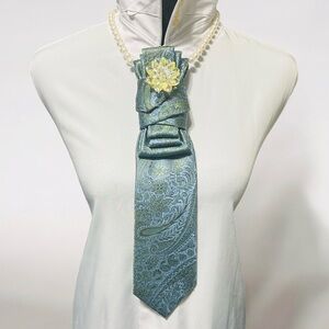 Luxurious Shimmery Green/Blue Paisley Necktie with Beautiful Brooch
